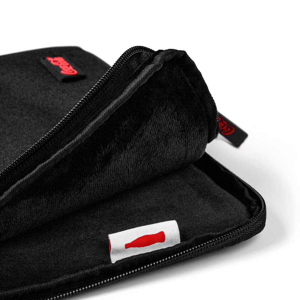 Capa para Notebook 16" Preta | Sleeve Coca-Cola